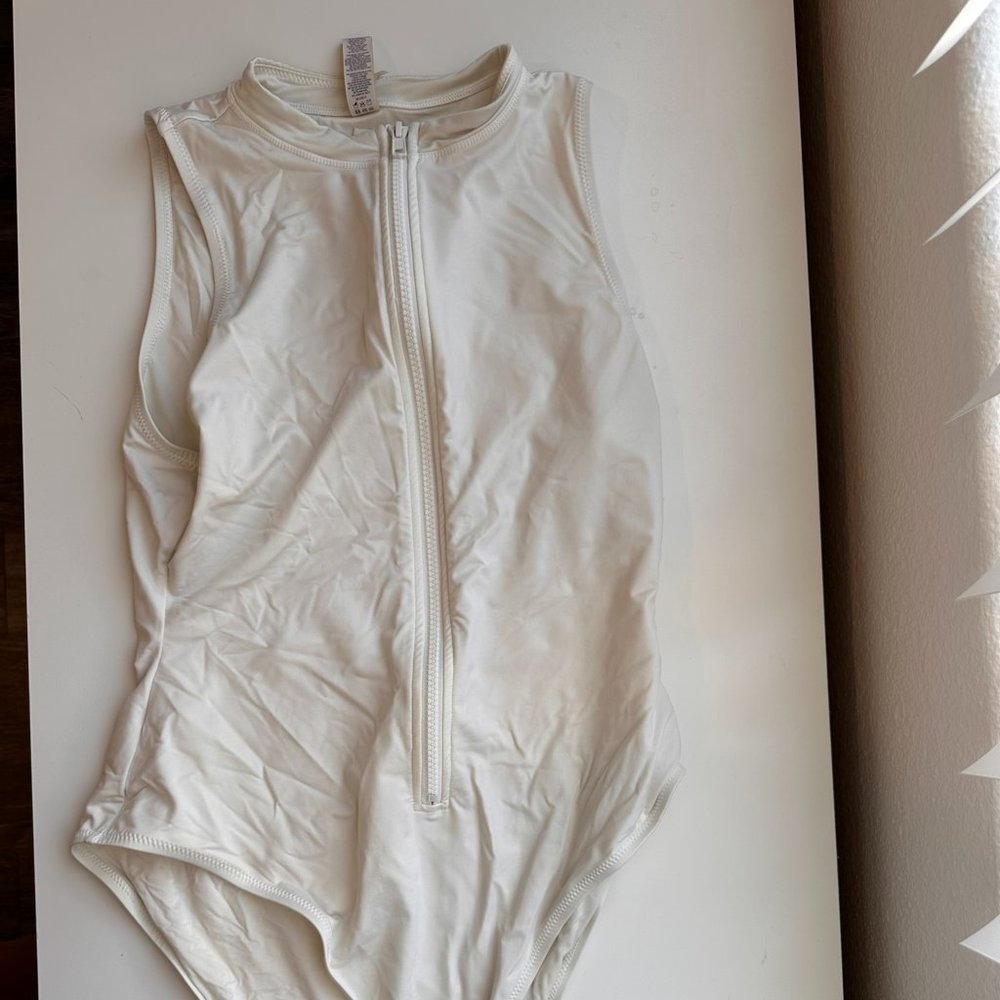 SKIMS Signature Swim ZIP FRONT SLEEVELESS ONE PIECE